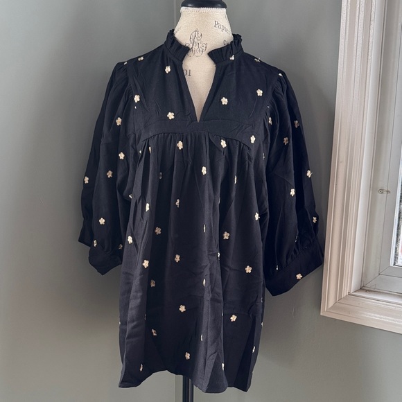 entro Dresses & Skirts - Entro black babydoll mini gold embroidered flowered poof sleeves NWOT size XL